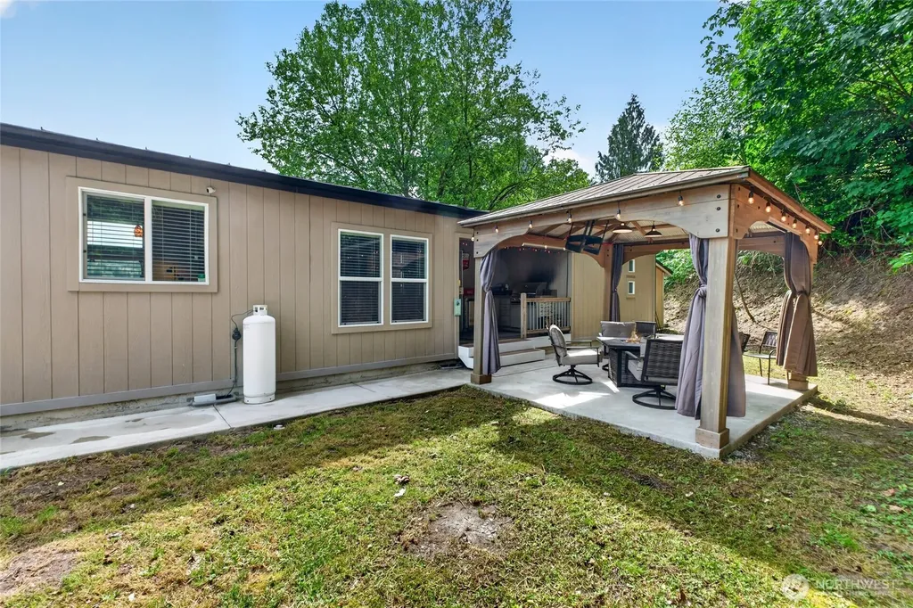 40109 32nd Avenue S Roy WA 98580
