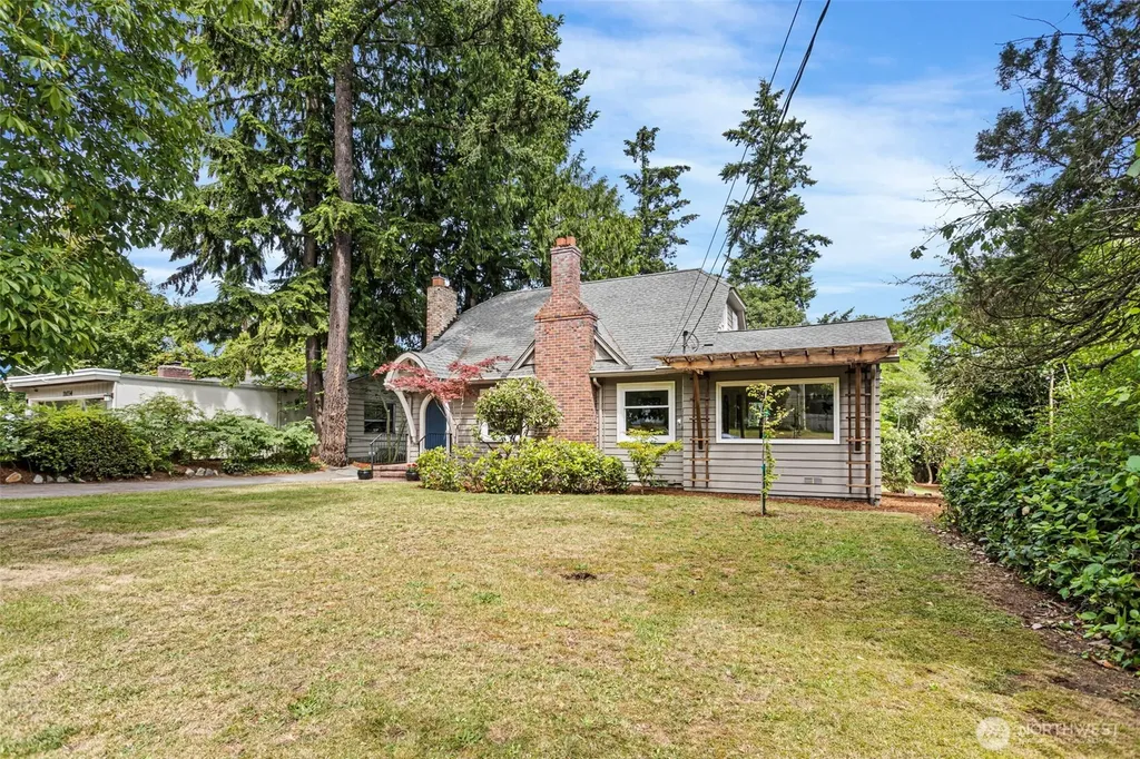 11048 23rd Avenue NE Seattle WA 98125