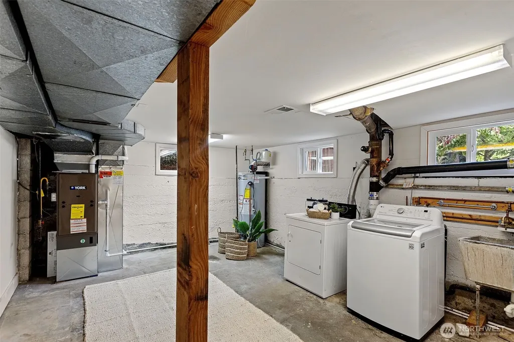 11048 23rd Avenue NE Seattle WA 98125