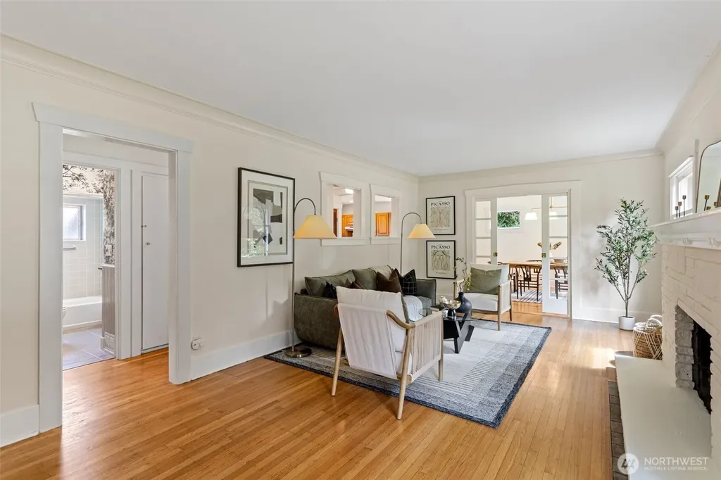 11048 23rd Avenue NE Seattle WA 98125