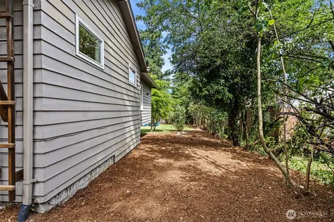 11048 23rd Avenue NE Seattle WA 98125