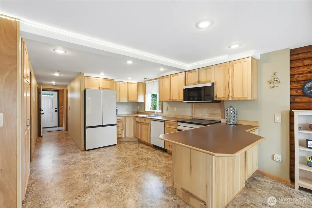 840 Wolverine Place Camano Island WA 98282