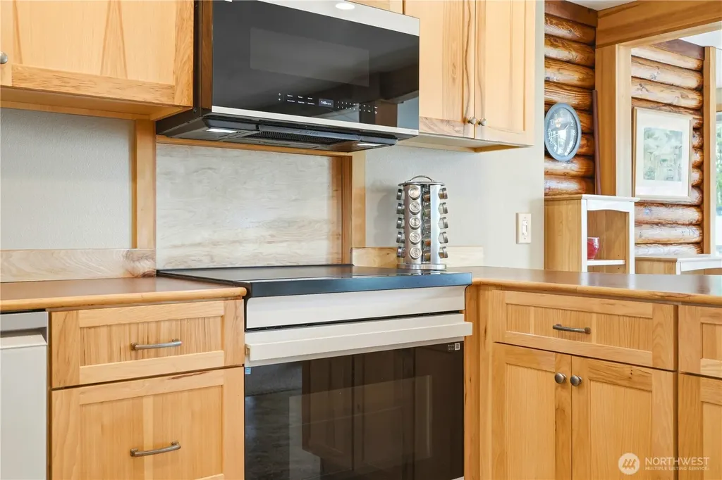 840 Wolverine Place Camano Island WA 98282