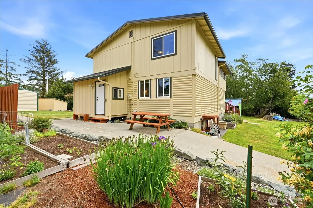 840 Wolverine Place Camano Island WA 98282