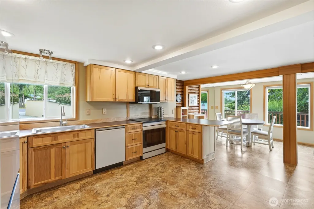 840 Wolverine Place Camano Island WA 98282