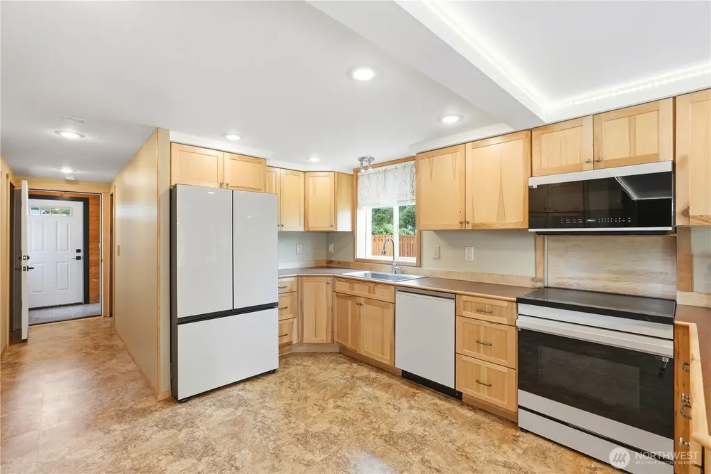 840 Wolverine Place Camano Island WA 98282