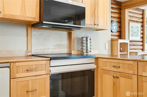 840 Wolverine Place Camano Island WA 98282