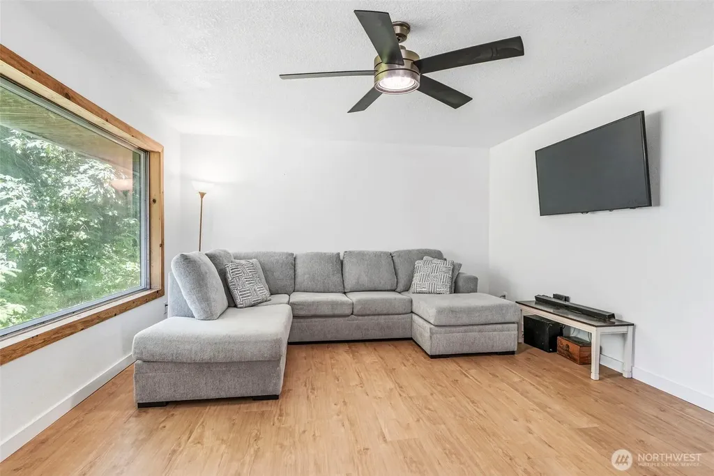 4212 Westside Highway Castle Rock WA 98611