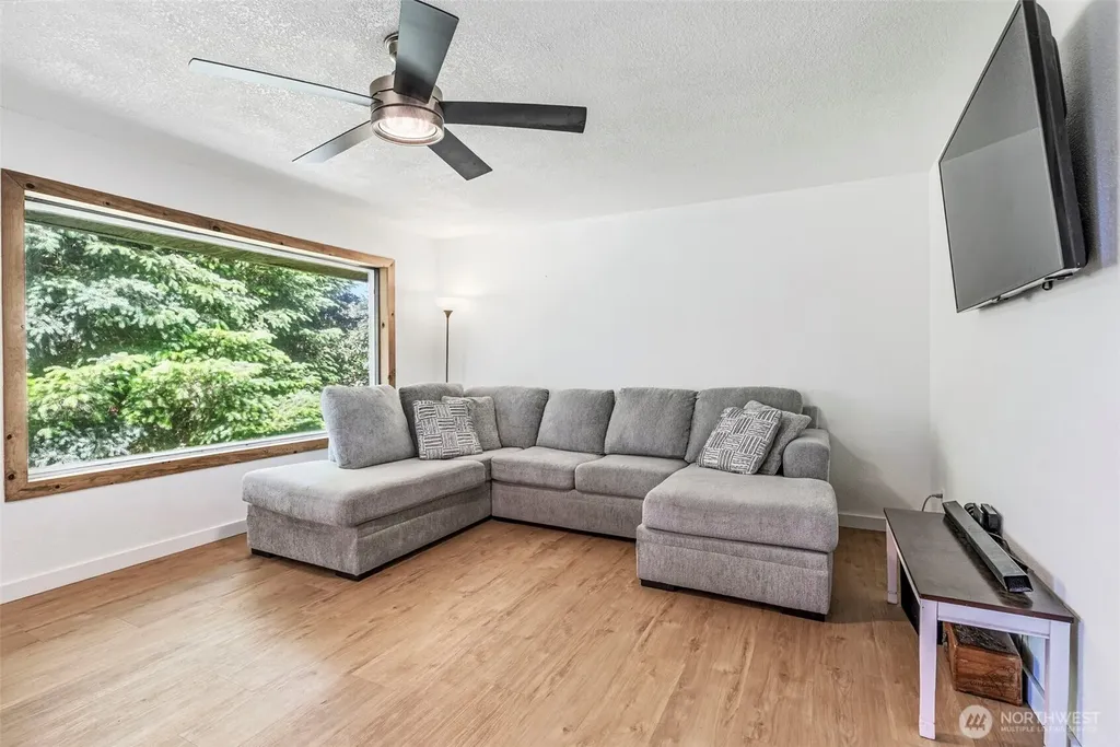 4212 Westside Highway Castle Rock WA 98611