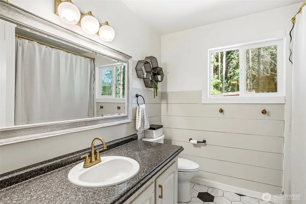 4212 Westside Highway Castle Rock WA 98611