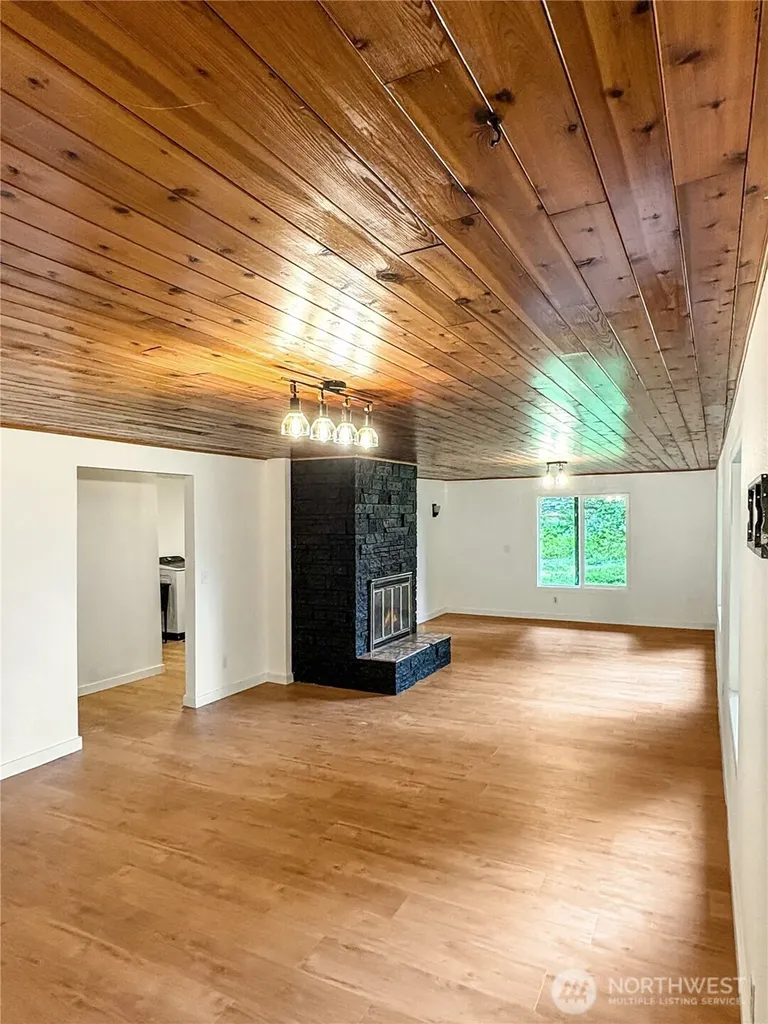 4212 Westside Highway Castle Rock WA 98611
