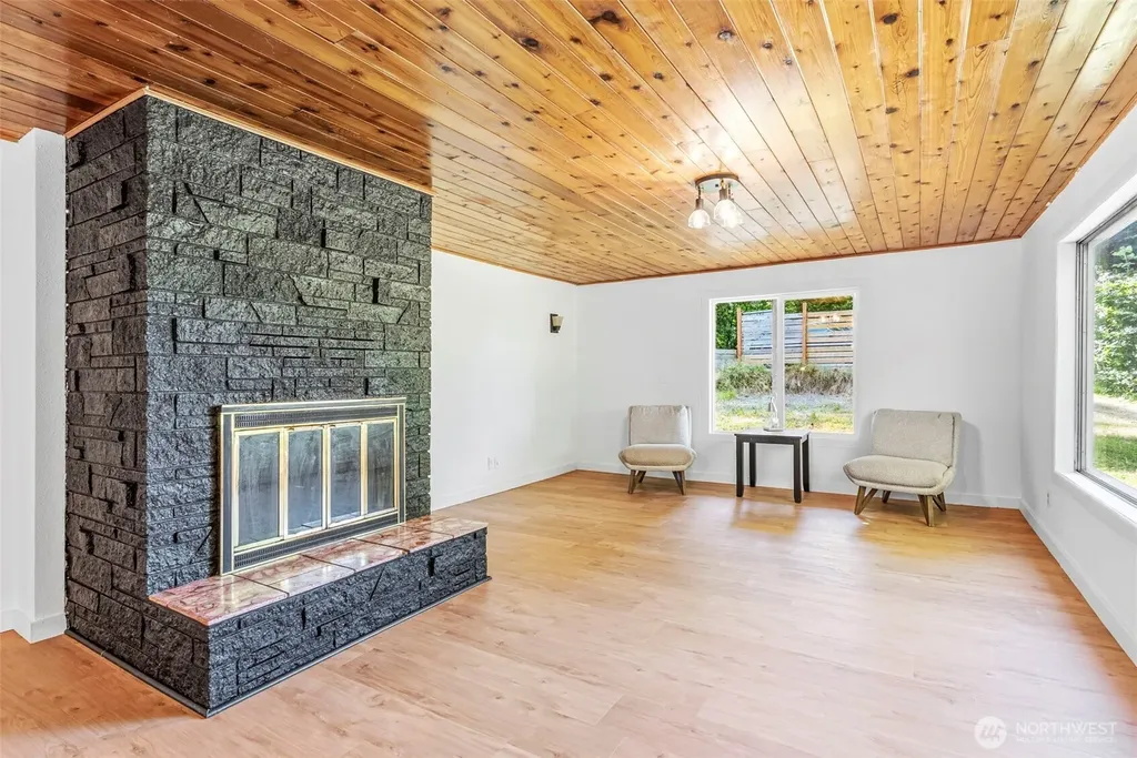4212 Westside Highway Castle Rock WA 98611