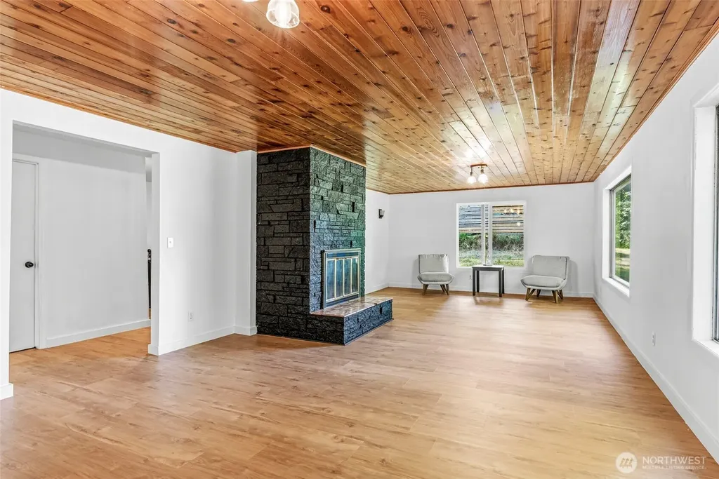 4212 Westside Highway Castle Rock WA 98611