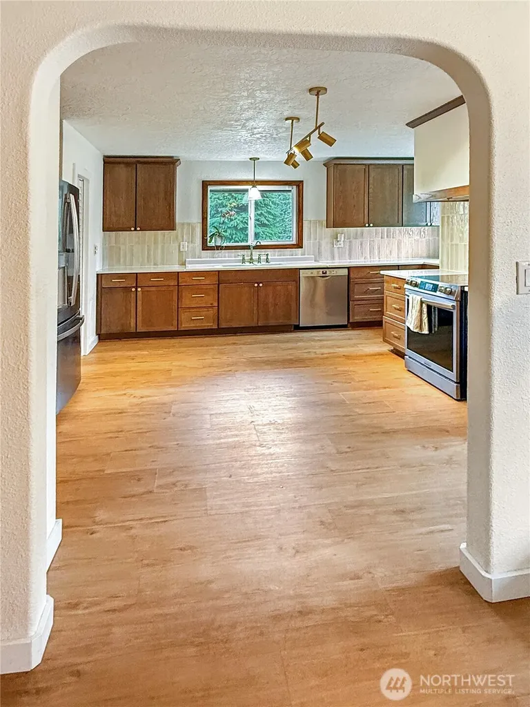 4212 Westside Highway Castle Rock WA 98611