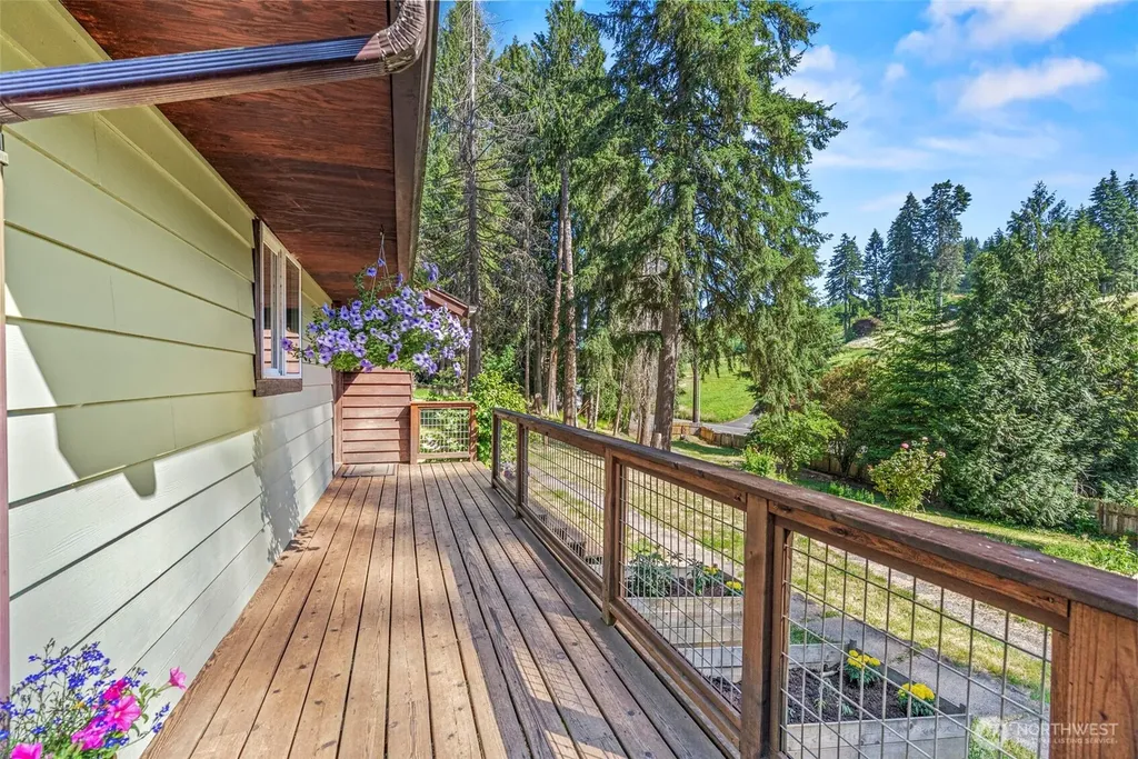 4212 Westside Highway Castle Rock WA 98611