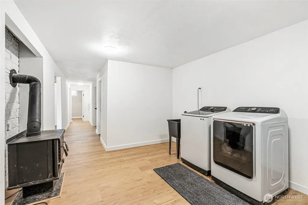 4212 Westside Highway Castle Rock WA 98611