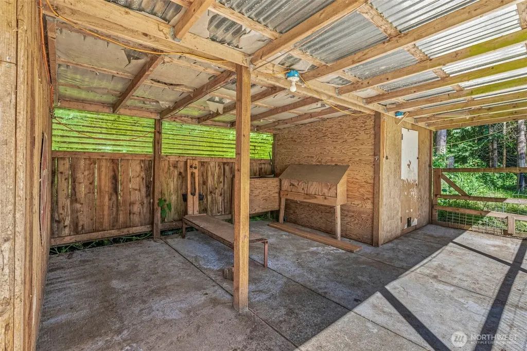 4212 Westside Highway Castle Rock WA 98611
