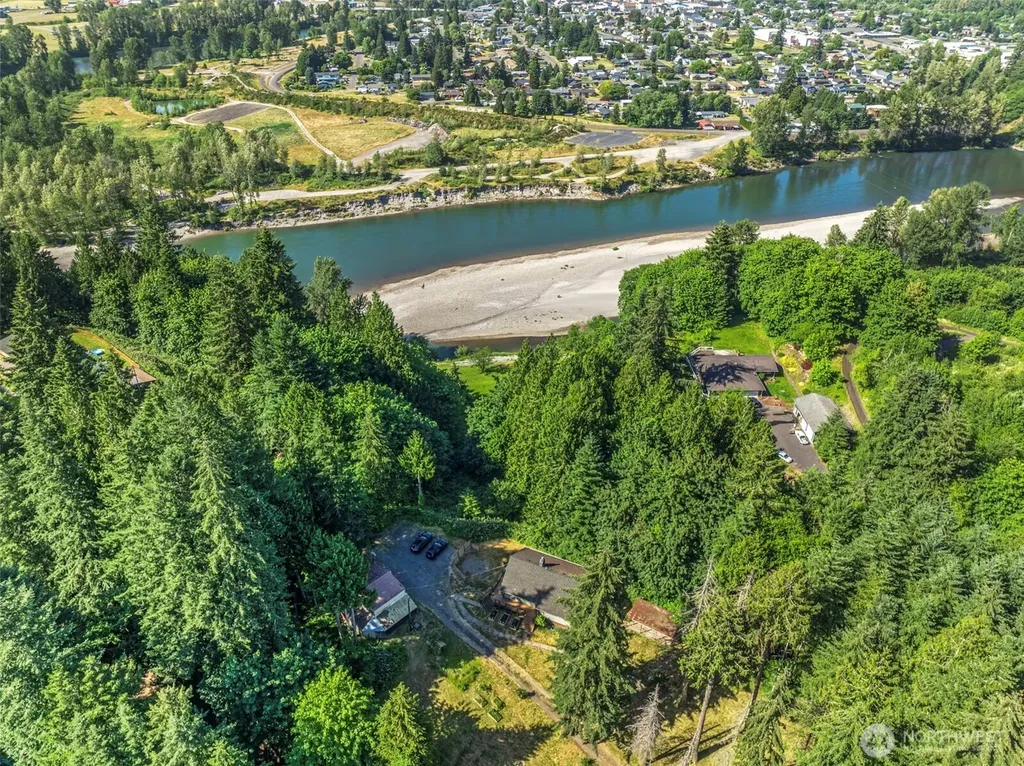 4212 Westside Highway Castle Rock WA 98611