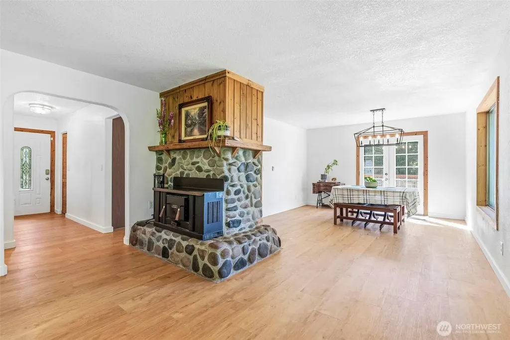 4212 Westside Highway Castle Rock WA 98611