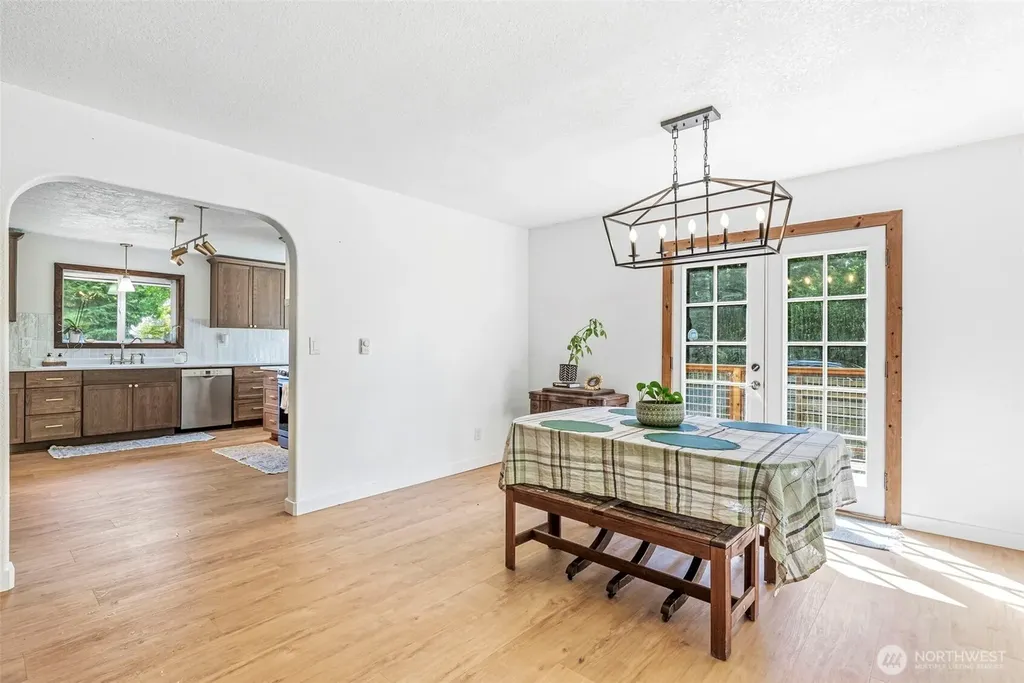 4212 Westside Highway Castle Rock WA 98611