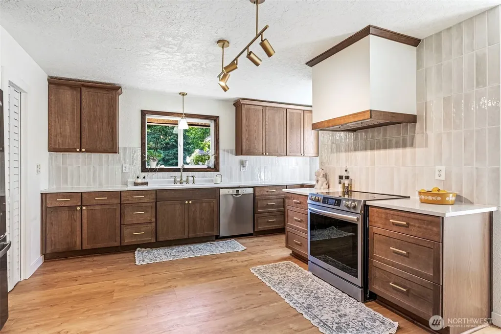 4212 Westside Highway Castle Rock WA 98611