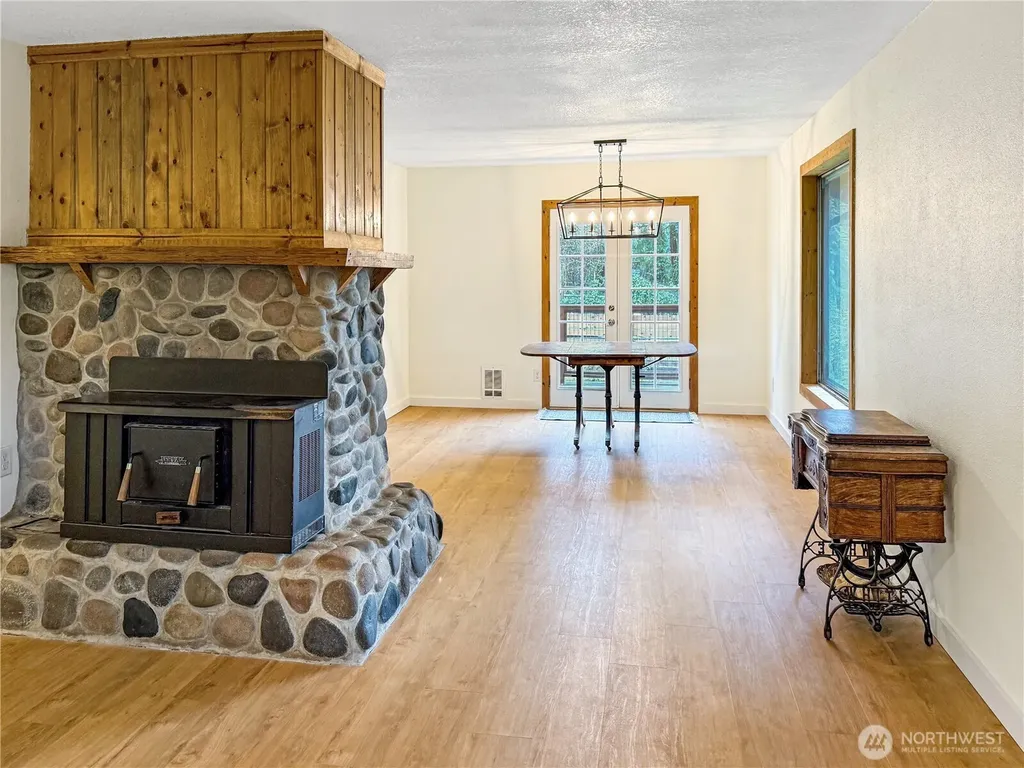 4212 Westside Highway Castle Rock WA 98611