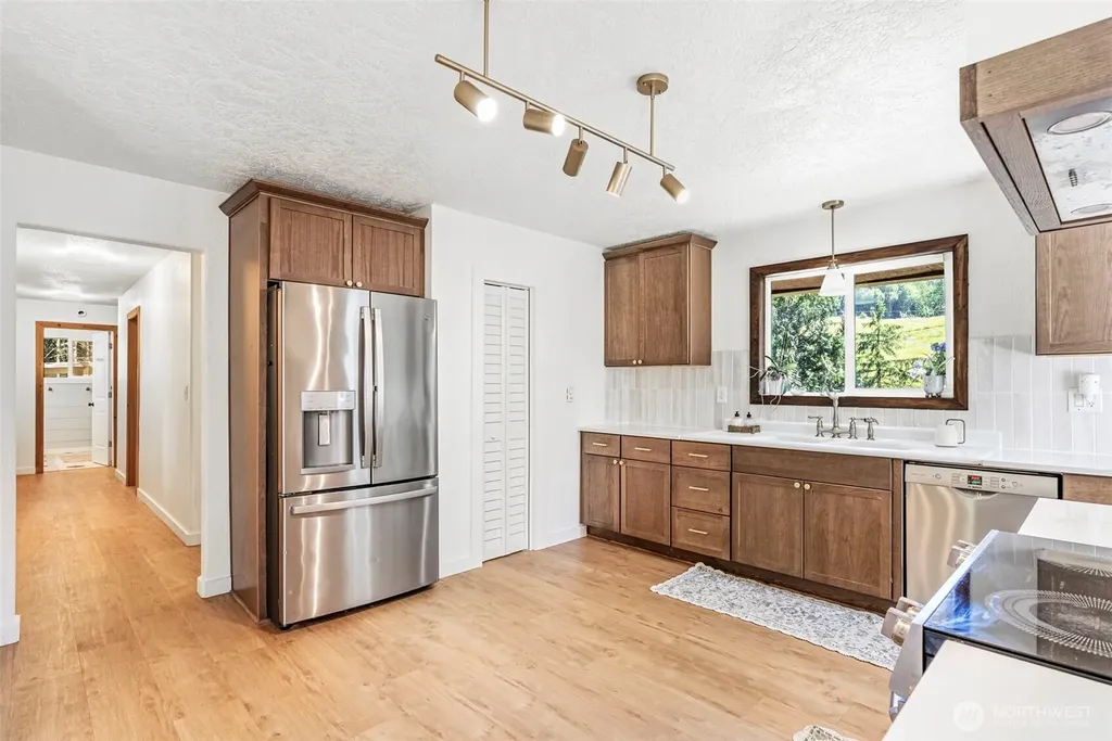 4212 Westside Highway Castle Rock WA 98611