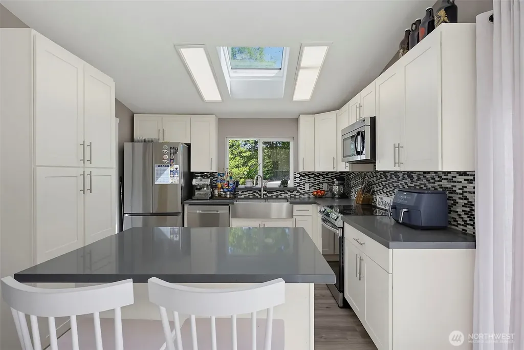 61 Hot Dog Lane Elma WA 98541