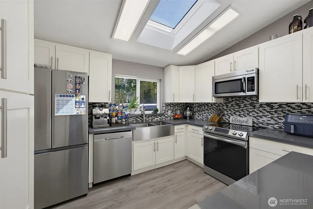 61 Hot Dog Lane Elma WA 98541