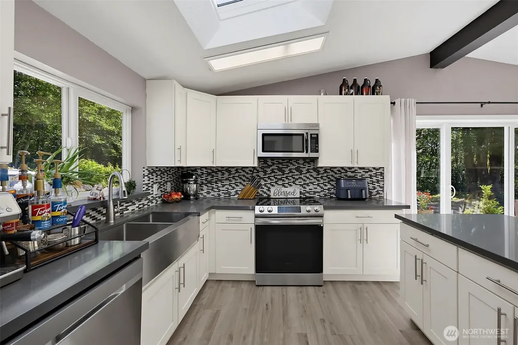 61 Hot Dog Lane Elma WA 98541