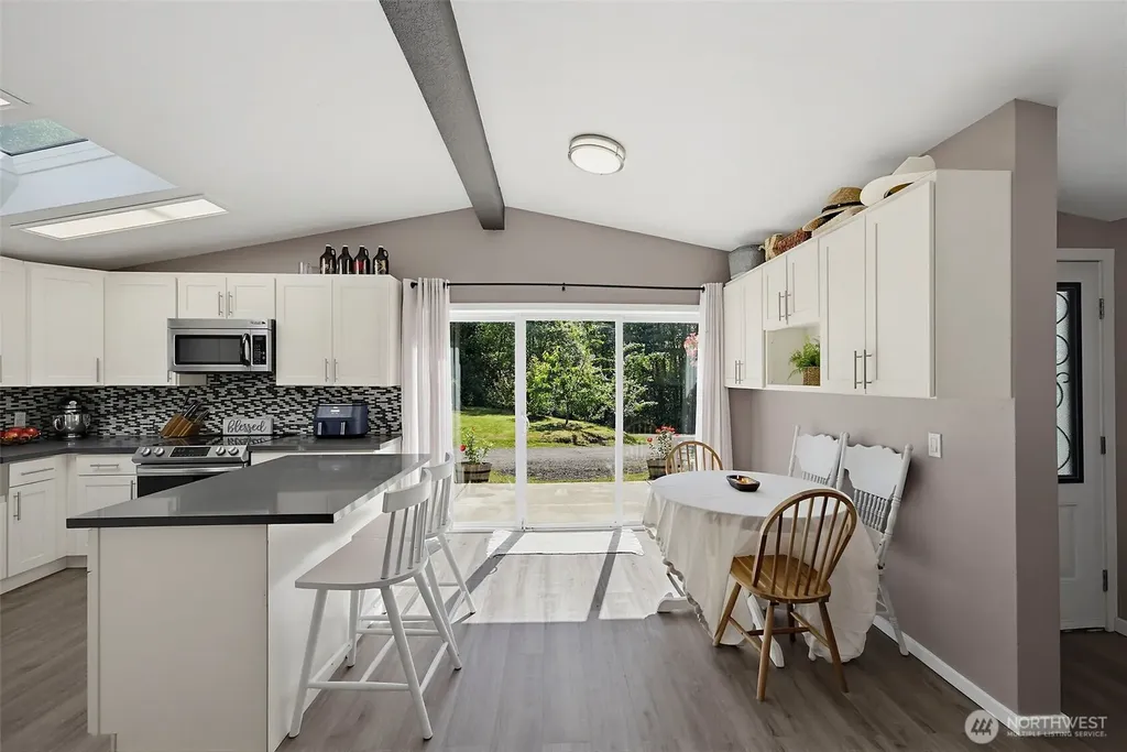 61 Hot Dog Lane Elma WA 98541