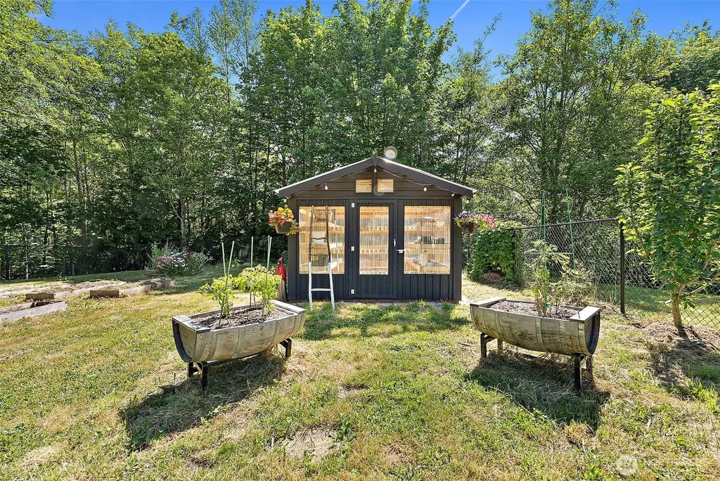 61 Hot Dog Lane Elma WA 98541