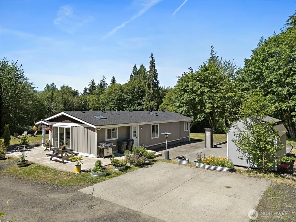 61 Hot Dog Lane Elma WA 98541