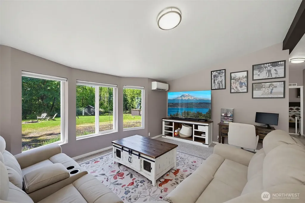 61 Hot Dog Lane Elma WA 98541