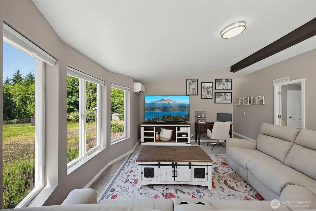 61 Hot Dog Lane Elma WA 98541