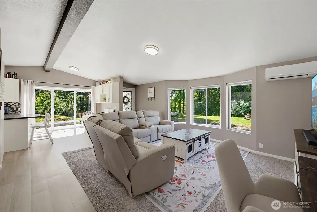 61 Hot Dog Lane Elma WA 98541