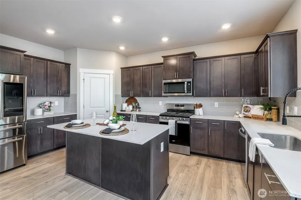 18611 111th Avenue E Puyallup WA 98374