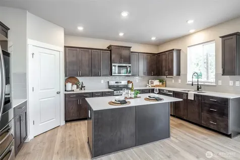 18611 111th Avenue E Puyallup WA 98374