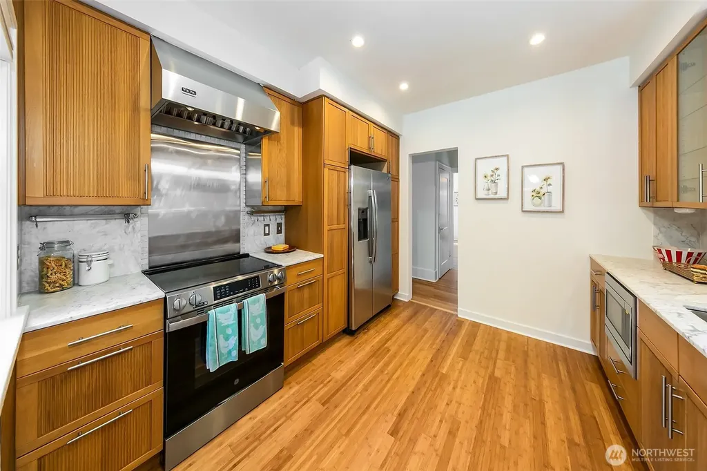 2415 E Newton Street Seattle WA 98112