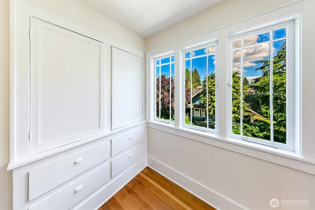 2415 E Newton Street Seattle WA 98112