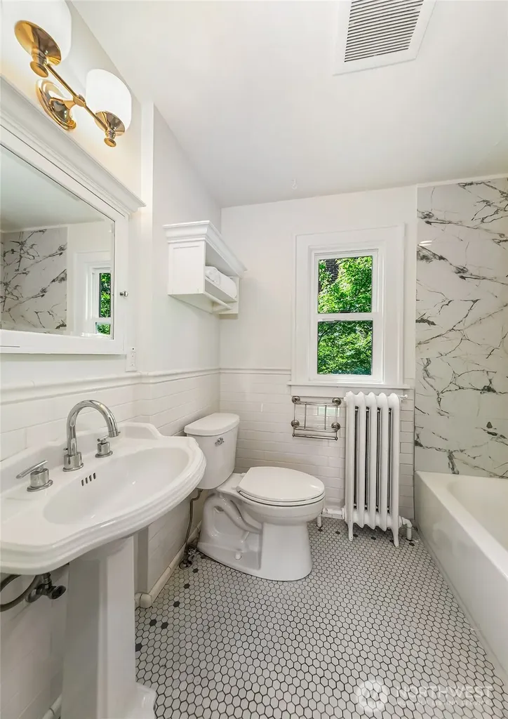 2415 E Newton Street Seattle WA 98112