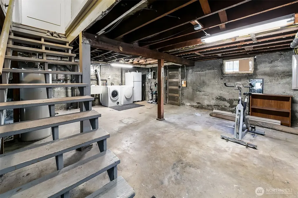 2415 E Newton Street Seattle WA 98112