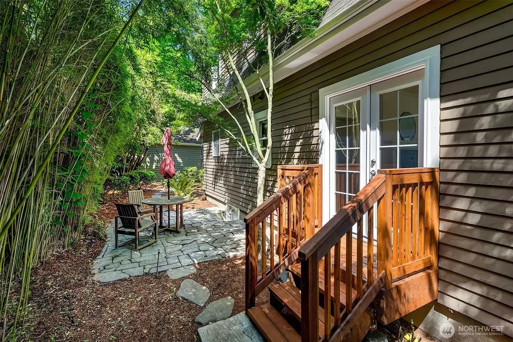 2415 E Newton Street Seattle WA 98112