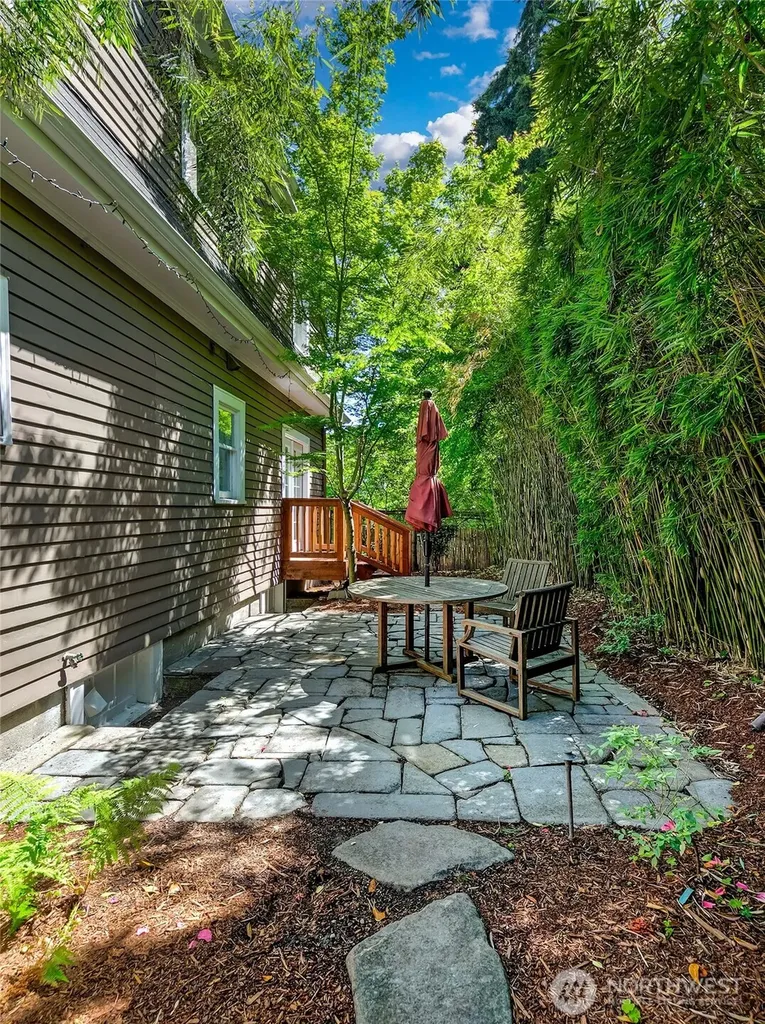 2415 E Newton Street Seattle WA 98112