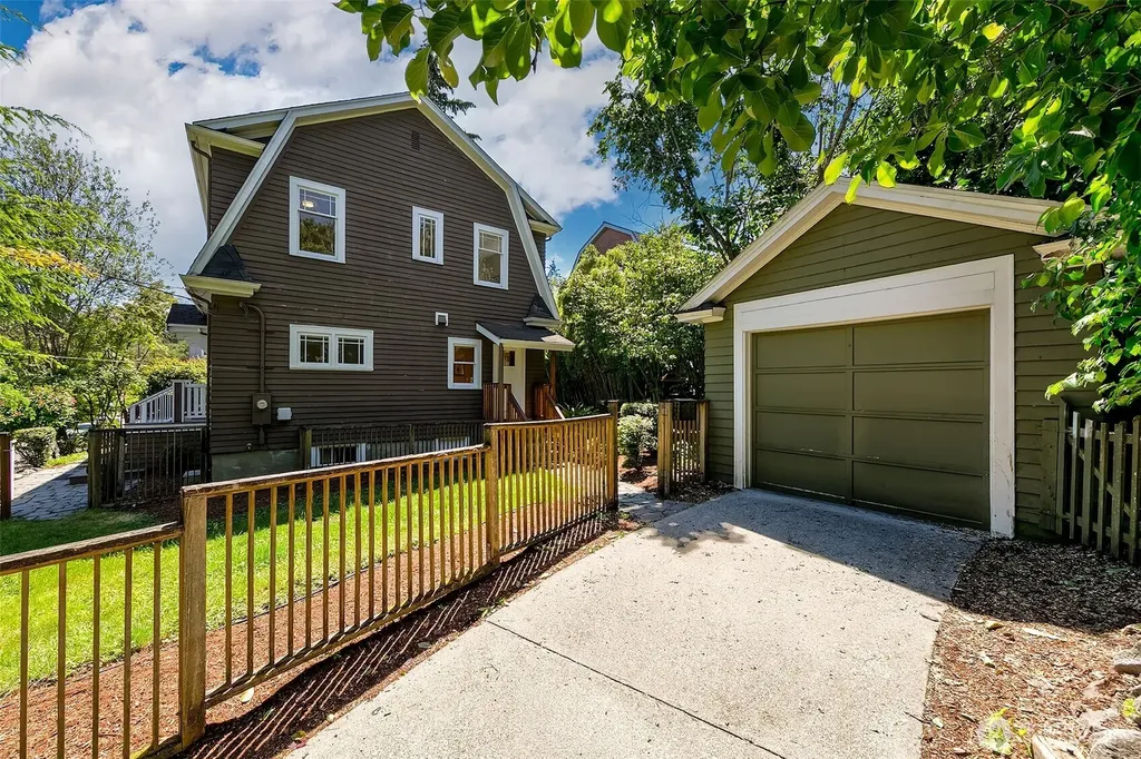 2415 E Newton Street Seattle WA 98112