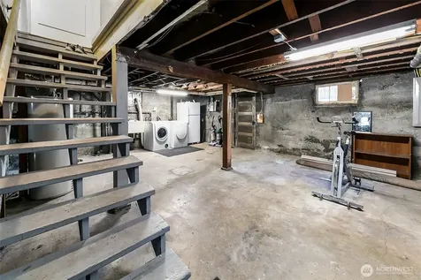 2415 E Newton Street Seattle WA 98112