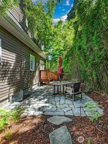 2415 E Newton Street Seattle WA 98112