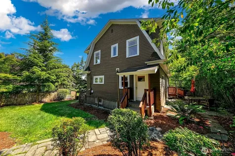 2415 E Newton Street Seattle WA 98112