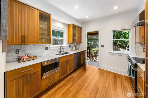 2415 E Newton Street Seattle WA 98112