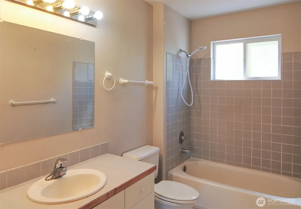 2961 Riviera Boulevard Malaga WA 98828